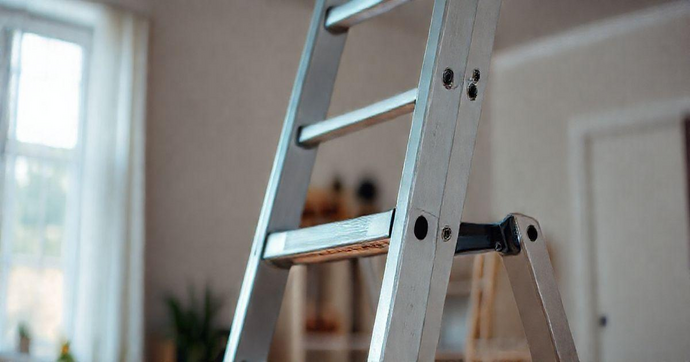 Escada de Alum&iacute;nio Dobr&aacute;vel: Versatilidade e Seguran&ccedil;a