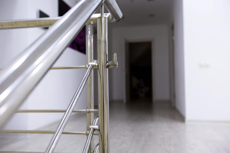 Escada de Fibra 10m: A Solução Ideal para Segurança e Praticidade em Altura