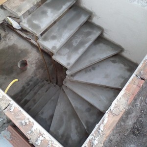 escada de concreto em u